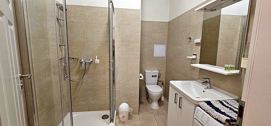 MVA House Teplice, Šanovský park