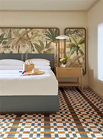 Queen Room with Balcony - Partial Ocean View