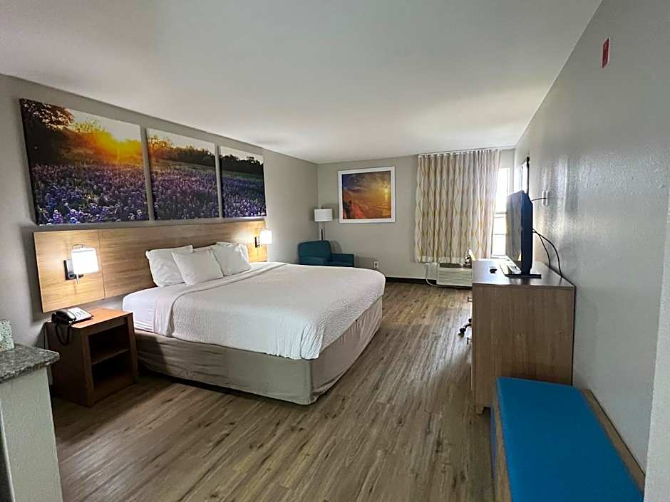Days Inn by Wyndham Dallas Plano
