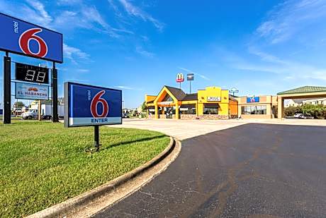 Motel 6-Clarksville, TN
