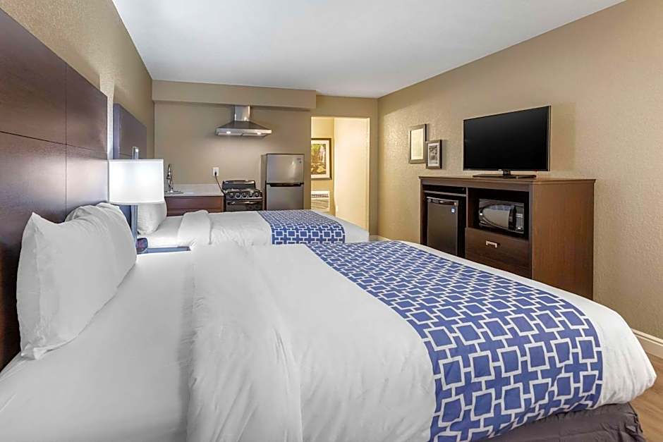 Rodeway Inn & Suites Ontario
