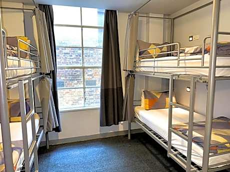 Bed in 4-Bed Female Dormitory Room with Shared Bathroom (18 - 35 years old only)