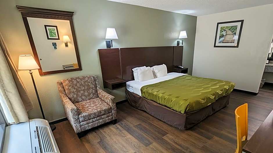 Photo 1 of 5 of 1 Queen Bed, Accessible, Nonsmoking