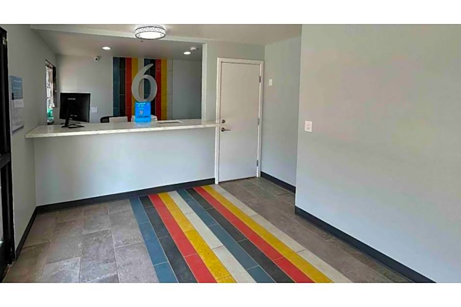 Studio 6 Lake Elsinore, CA