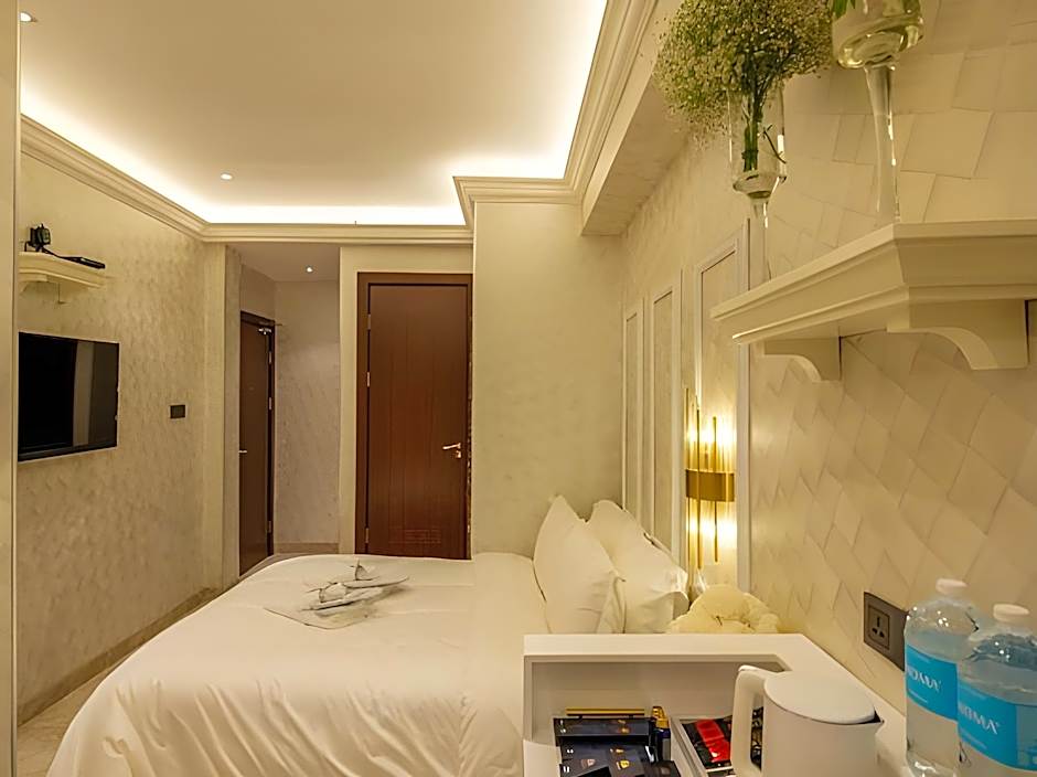 A Residence @ Between Hilton & Cititel Hotel