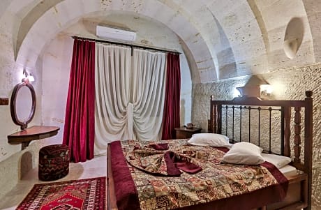 Luxury Cave Suite with Turkish Bath