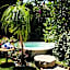 Paradise Hotel Boutique & Lounge