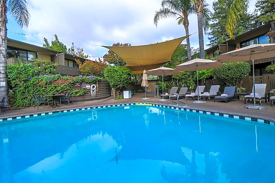 Dinah's Garden Hotel