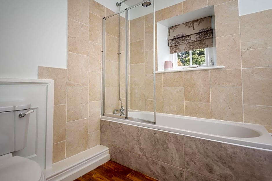 Rising Sun Pub, Restaurant and Rooms