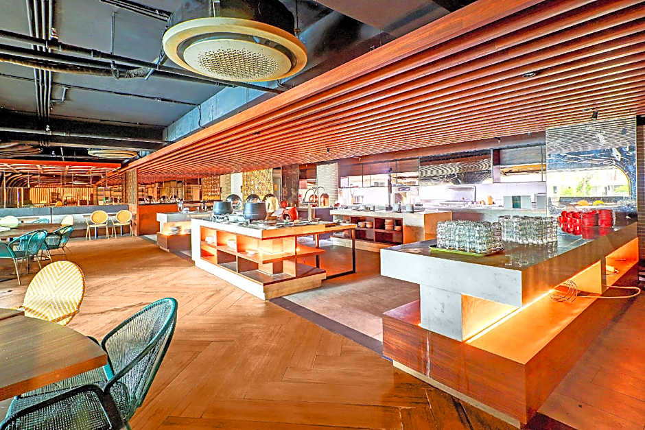 Sunday Hotel Arshika Sunset Road