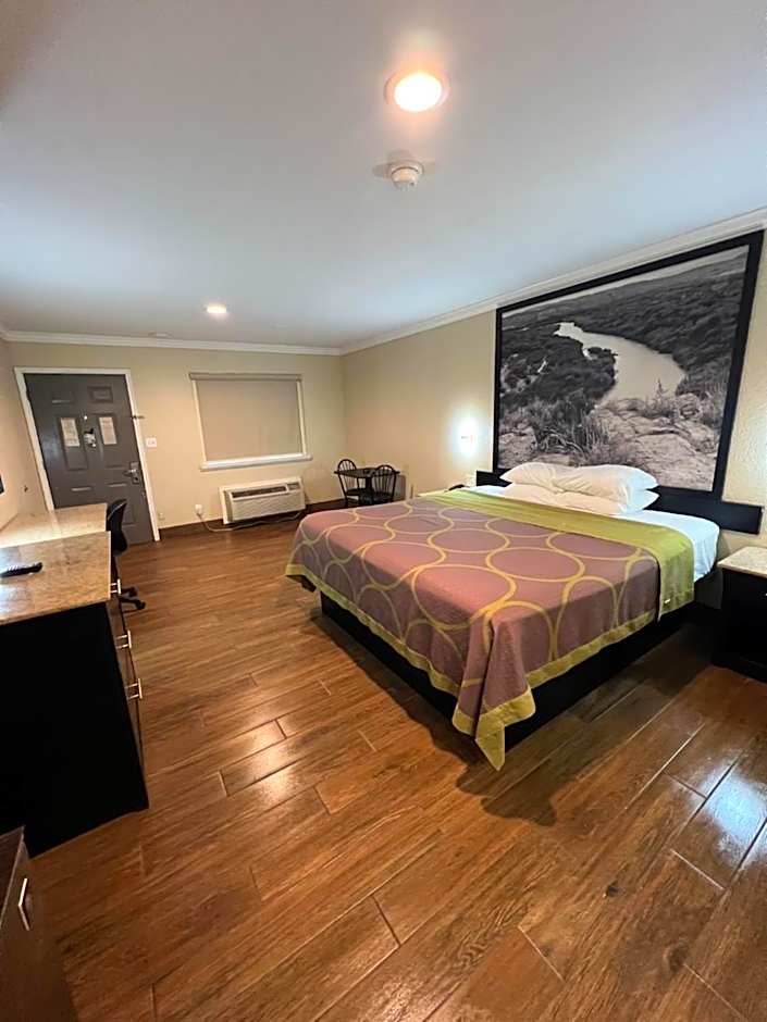 Super 8 by Wyndham McAllen/Downtown