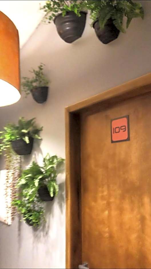 D Suítes - Checkin ate 21 Hs - ZAP pras coordenadas de acesso - Dois ENDEREÇOS