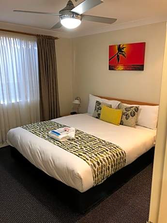 Deluxe One-Bedroom Apartment with Balcony