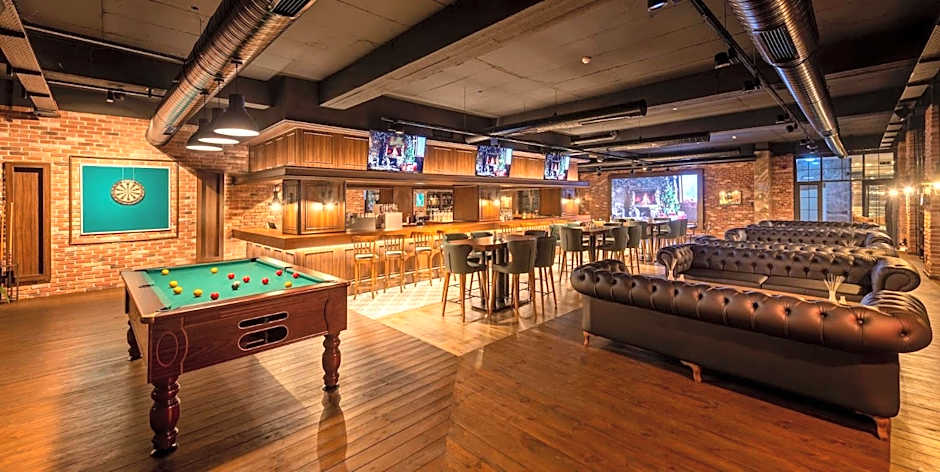 Novel Centre Point Hotel