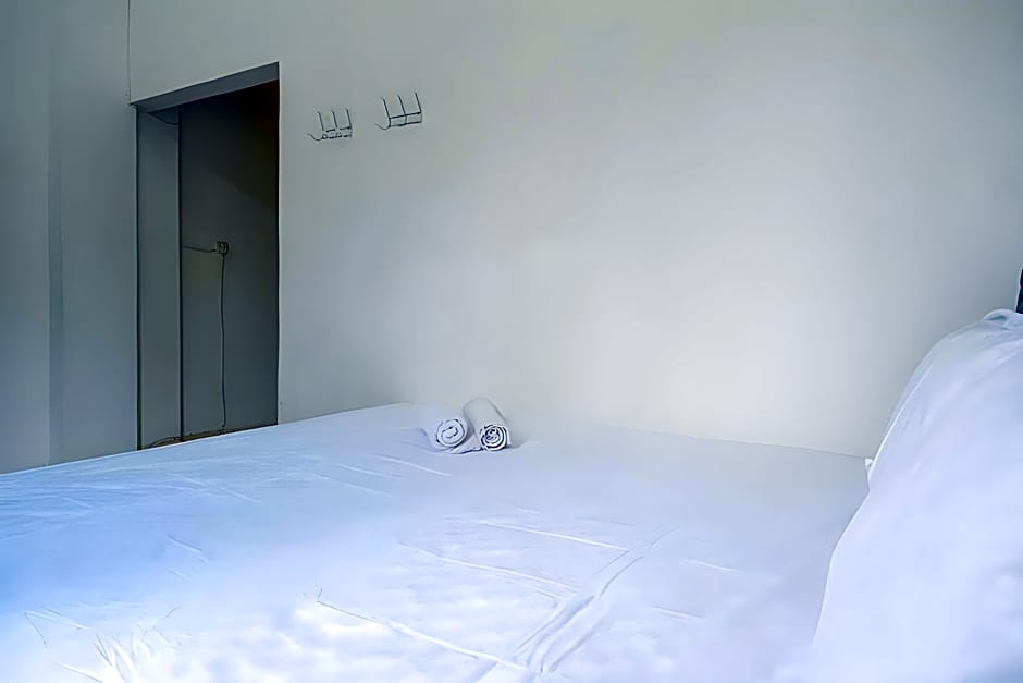 Pandawa Guest House @ Ngaliyan Square Mitra RedDoorz