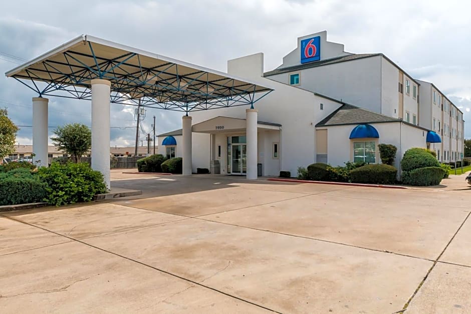 Motel 6-San Antonio, TX - South