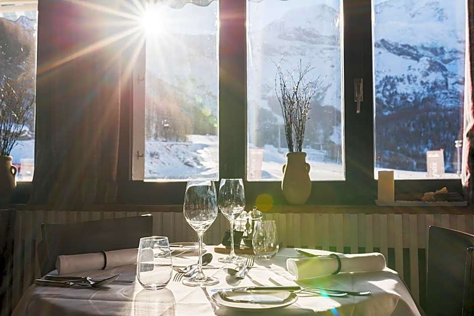 Hotel THE LARIX ski-in ski-out