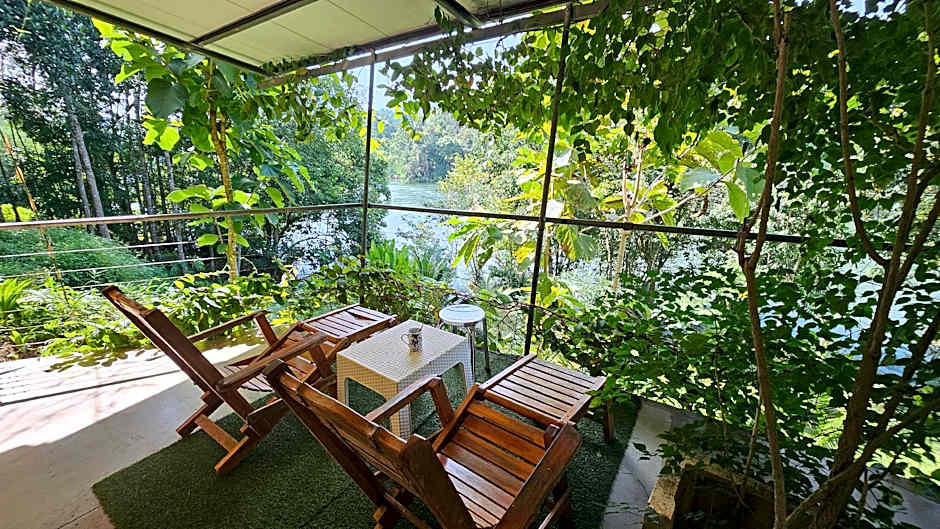 Baandin Chiewlarn Resort