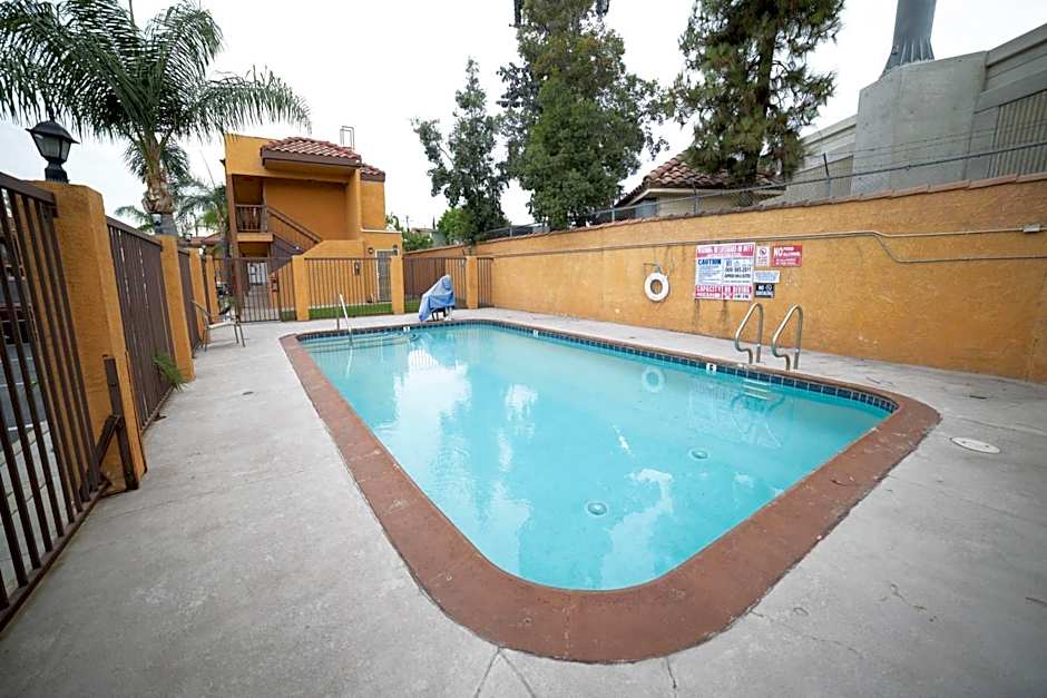 Express Inn & Suites