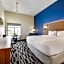 La Quinta Inn & Suites by Wyndham Alvin
