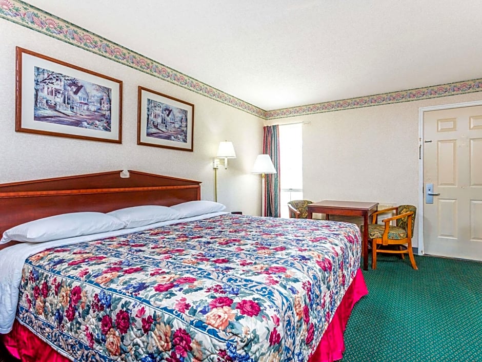 Days Inn by Wyndham Cornelia