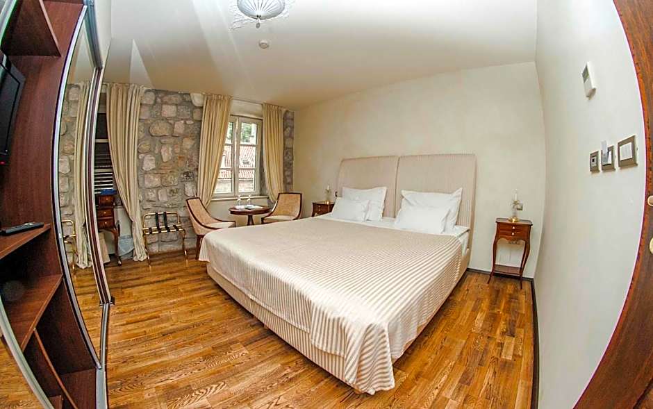 Photo 1 of 13 of Superior 2 Beds