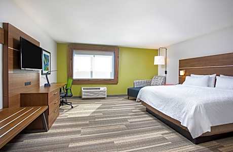 Suite - Hearing Accessible/Non-Smoking