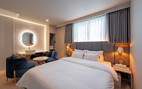 Changwon Myeongseodong Denbastar Hotel