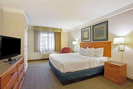 1 King Bed Non-Smoking