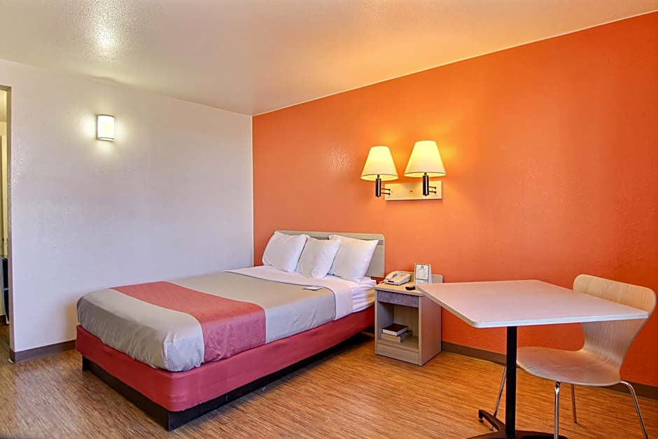 Motel 6-Fargo, ND - West Acres - North Fargo