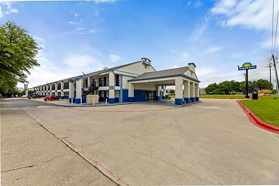 Days Inn by Wyndham McKinney