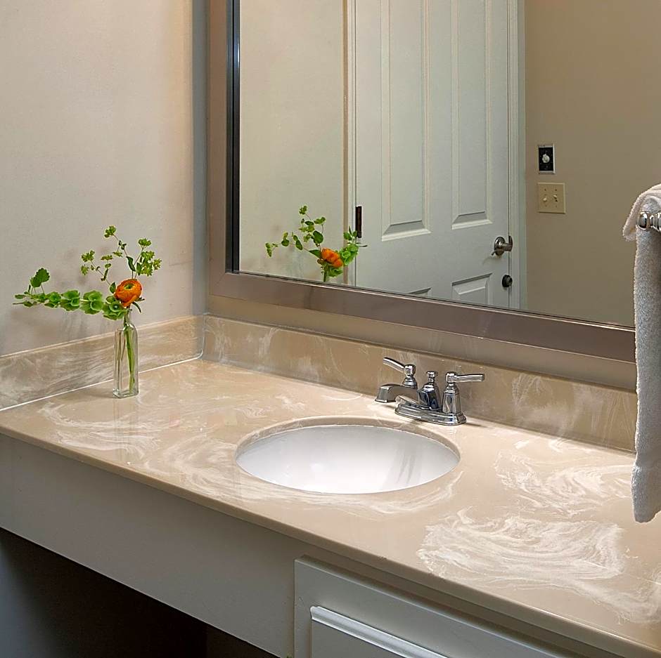 Cambria Landing Inn and Suites