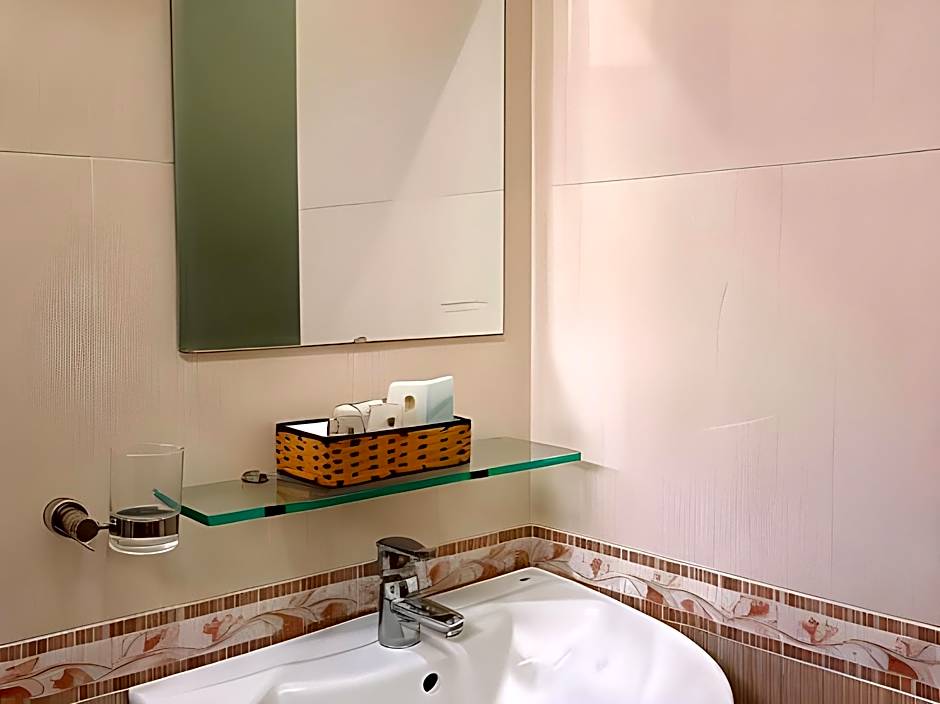 Thi Long Phung Hotel