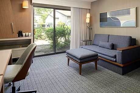 Larger Guest room, 1 King, Sofa bed