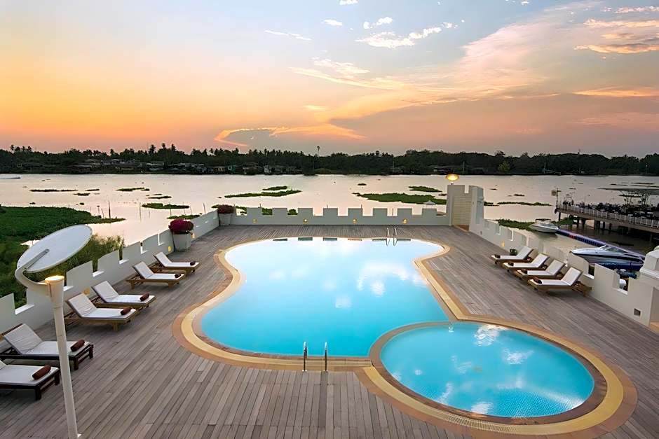 Kalanan Riverside Resort