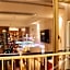Yulou Jindian Apartment (Guangzhou Folk Finance Haizhu Square Subway Station Branch)