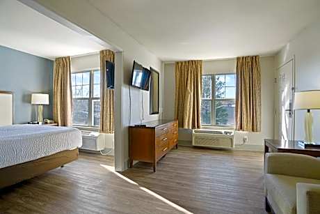 Studio with 1 King Bed - Non-Smoking