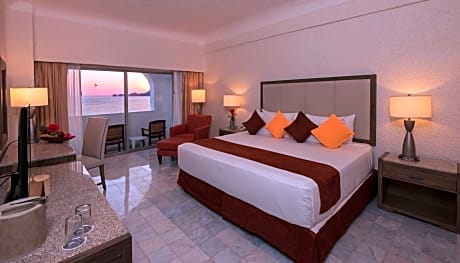 Standard Room with Ocean View ( 2 Adults, 2 Children)