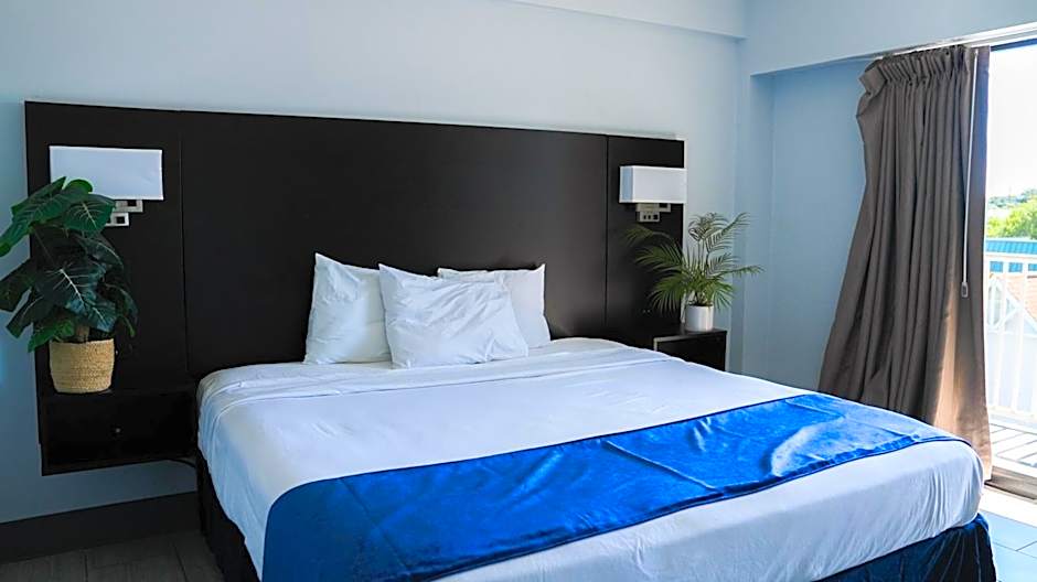 Sun & Sand Resort Oceanfront Suites