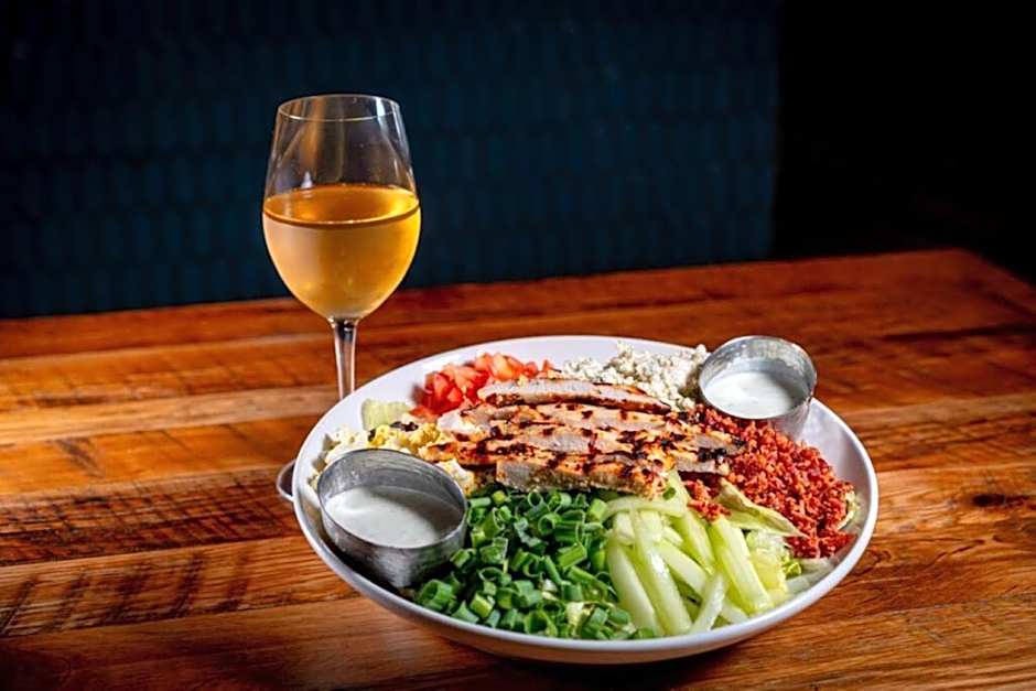 Grand Williston Hotel And Conference Center