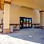 Moulton Inn & Suites By OYO