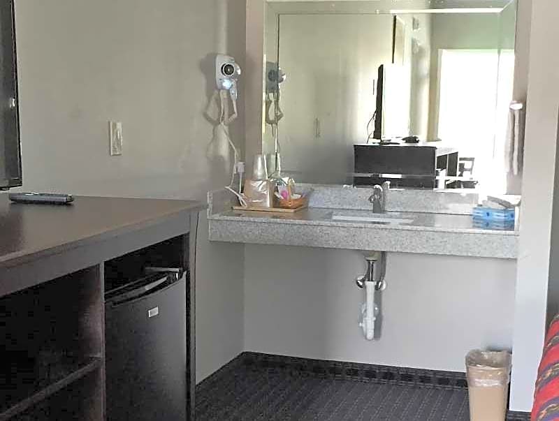 Classic Inn and Suites Humble