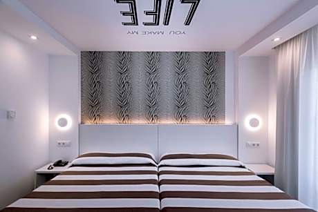 Triple Room with Pool View