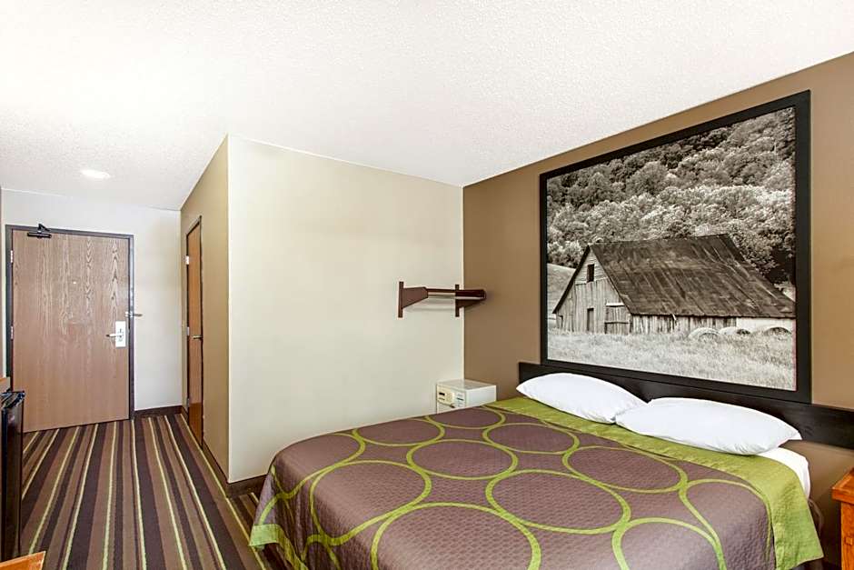 Photo 1 of 2 of 1 Queen Bed, Mobility Accessible