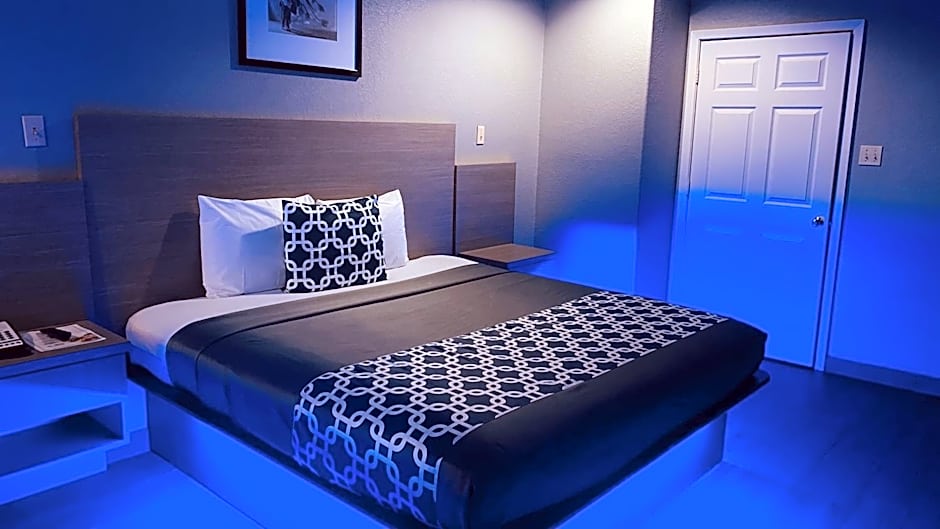 Island Suites Hobby Airport