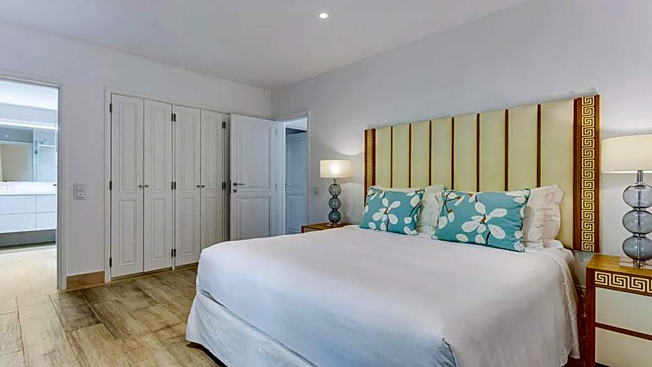 Pine Cliffs Village & Golf Suites