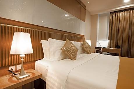 Executive Suite with Kitchenette