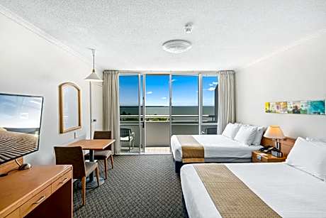 Standard Double Room with Two Double Beds and Sea View