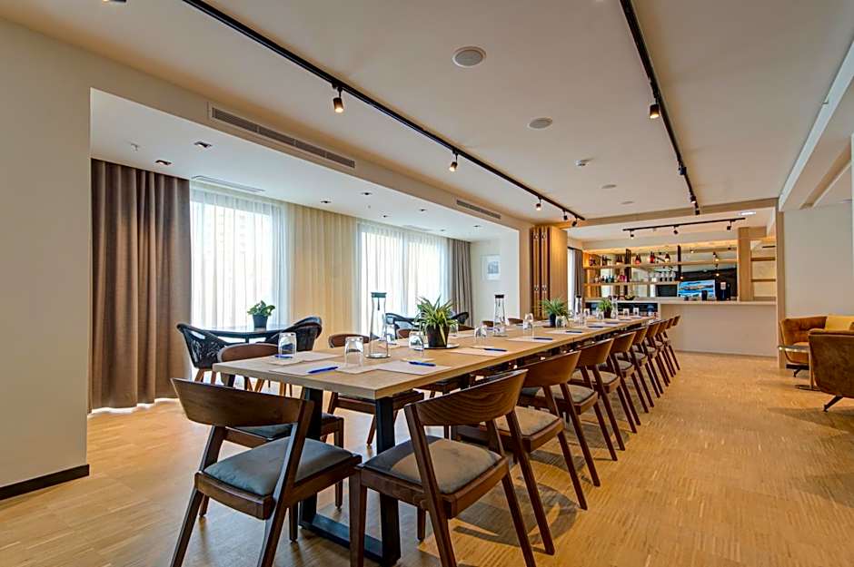 Land's End, Boutique Hotel