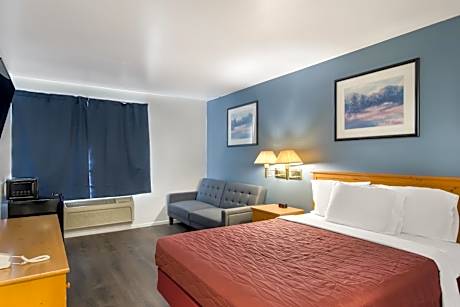 Queen Suite - Non Smoking/Non-Pet Friendly